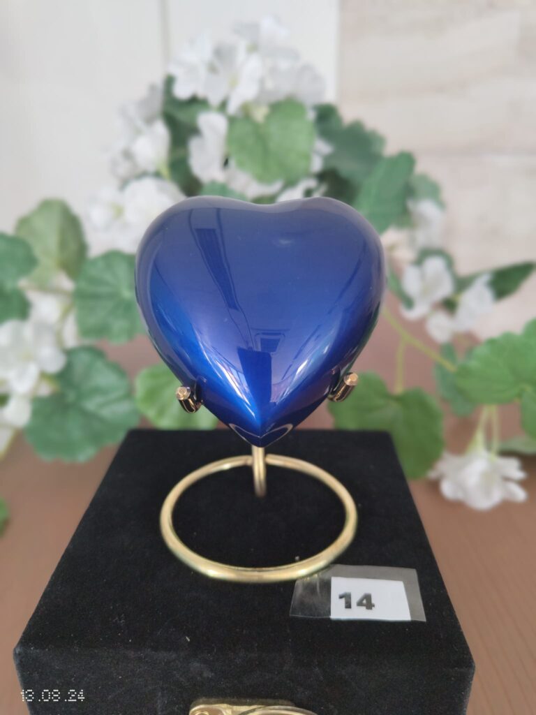 14 SMALL BLUE HEART AND STAND